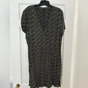 Madewell dress v-neck with asymmetric buttons, black with tiny flowers sz 16